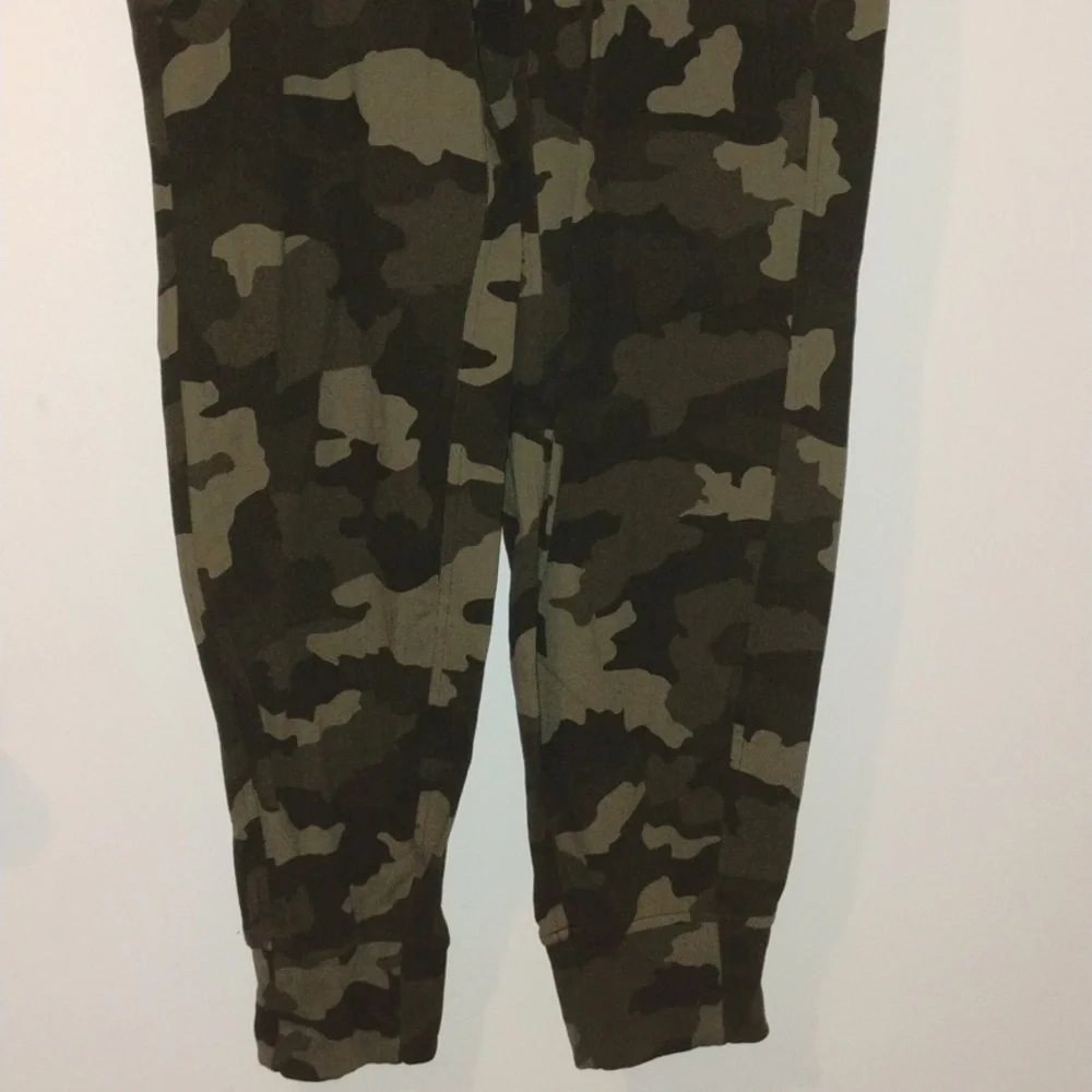 lululemon athletica Ready to Rulu High Rise Jogger. Womens size 8. Green Camo. - Picture 3 of 13